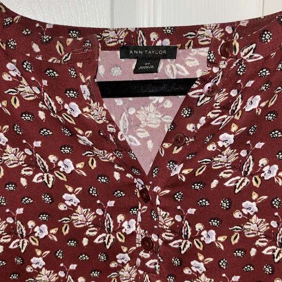 Ann Taylor beautiful blouse with cute balloon sleeves. Size XS. EUC. - Picture 6 of 6